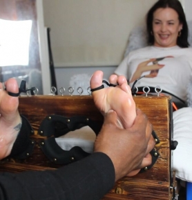 TheTickleContest �C Tickling Goddess Leyla IN THE STOCKS
