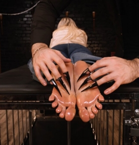 Slava��s Pretty Feet with Folds �C Tickling Her Soles and Wild Reaction in Up...