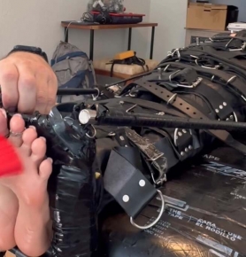 Fettish C Tickle Table C Miss Mia