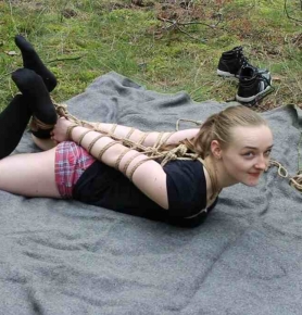 KitzelseiteTickleFun C Tickling in the forest